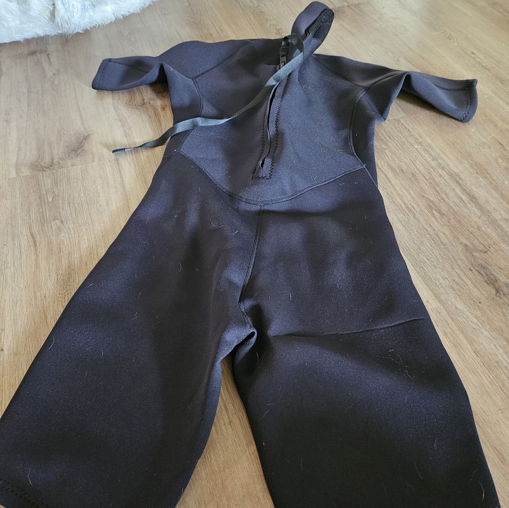 Ladies Wet Suit - Picture 2 of 4